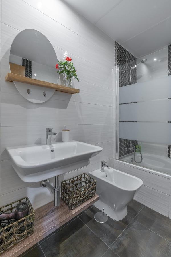 Tuguest Postigo I Catedral Apartment - Free Parking Granada Kültér fotó